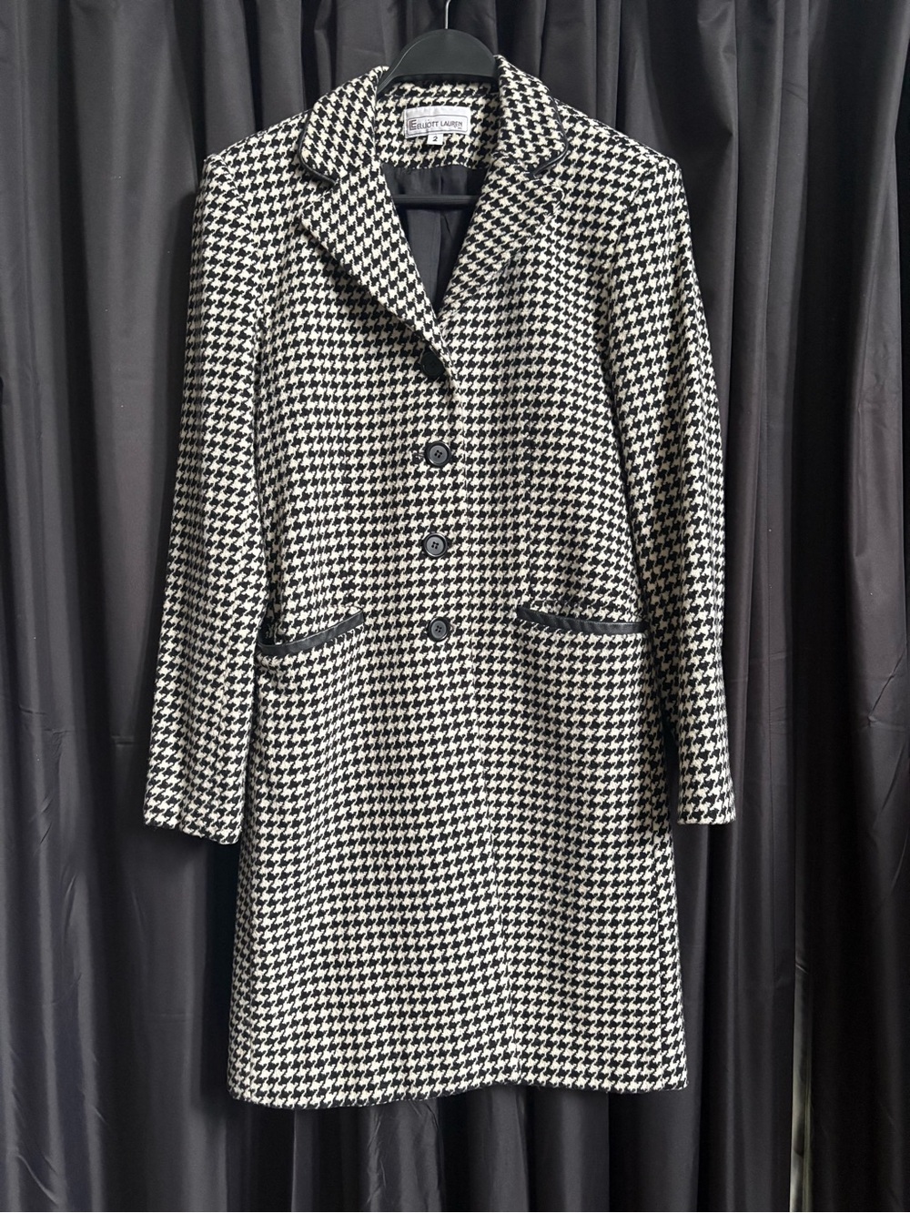 LE Elliott Lauren Vintage Black and White Houndstooth Overcoat | 2